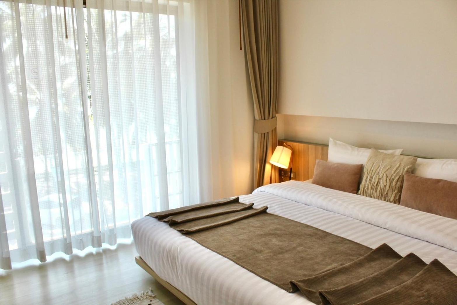 S2 Hotel - Sha Plus Certified Bang Saen Exterior photo